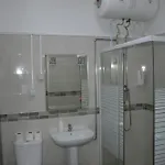 Pensión Lx Center 2*
